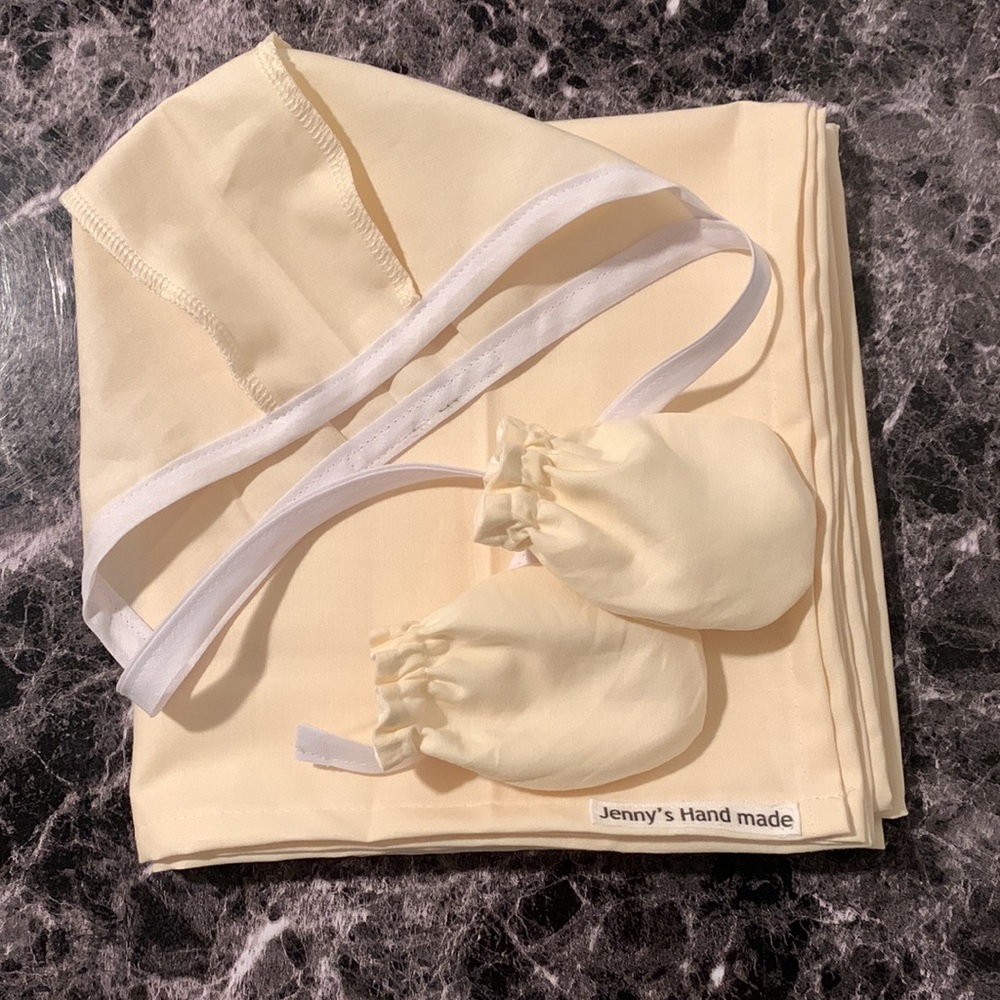 Swaddle blanket. Baby hat. Baby gloves set for new born baby.